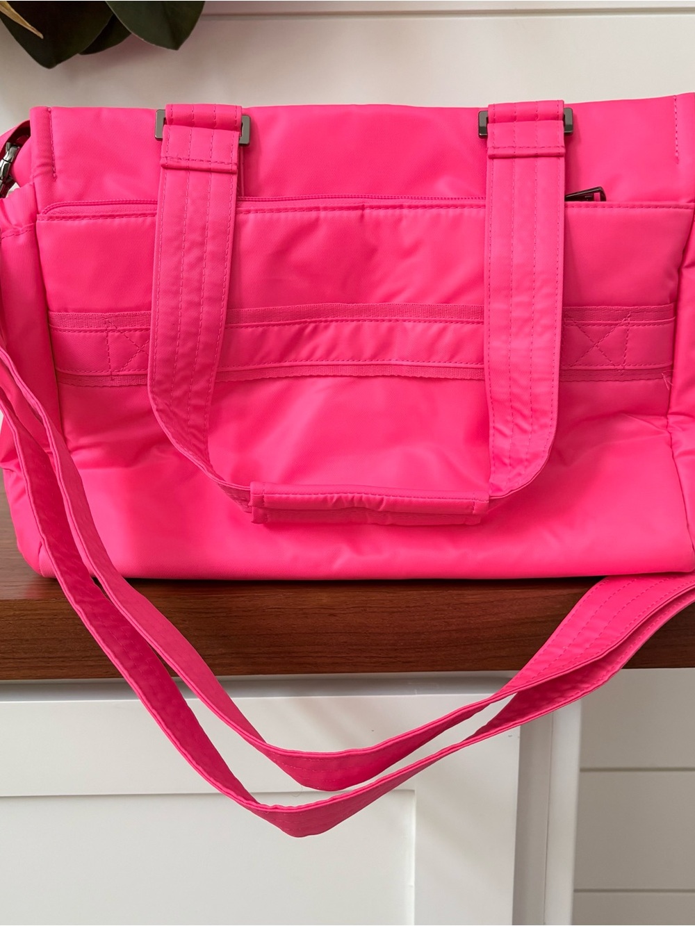 Lug Dilly Dally Hot Pink Quilted Convertible Tote Bag NWOT Barbie Travel Pockets - Picture 4 of 8